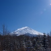 雪が舞う山頂