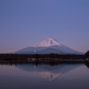 静かな湖面
