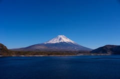 本栖湖からの富士山