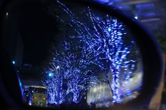 バックミラー越しに・・・