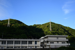 山間の朝