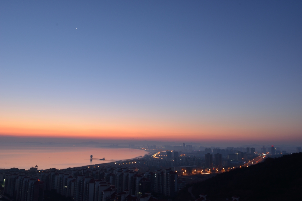 秋の夜明け
