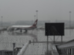 雨の空港
