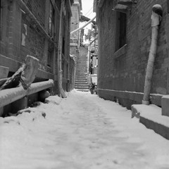路地に雪II