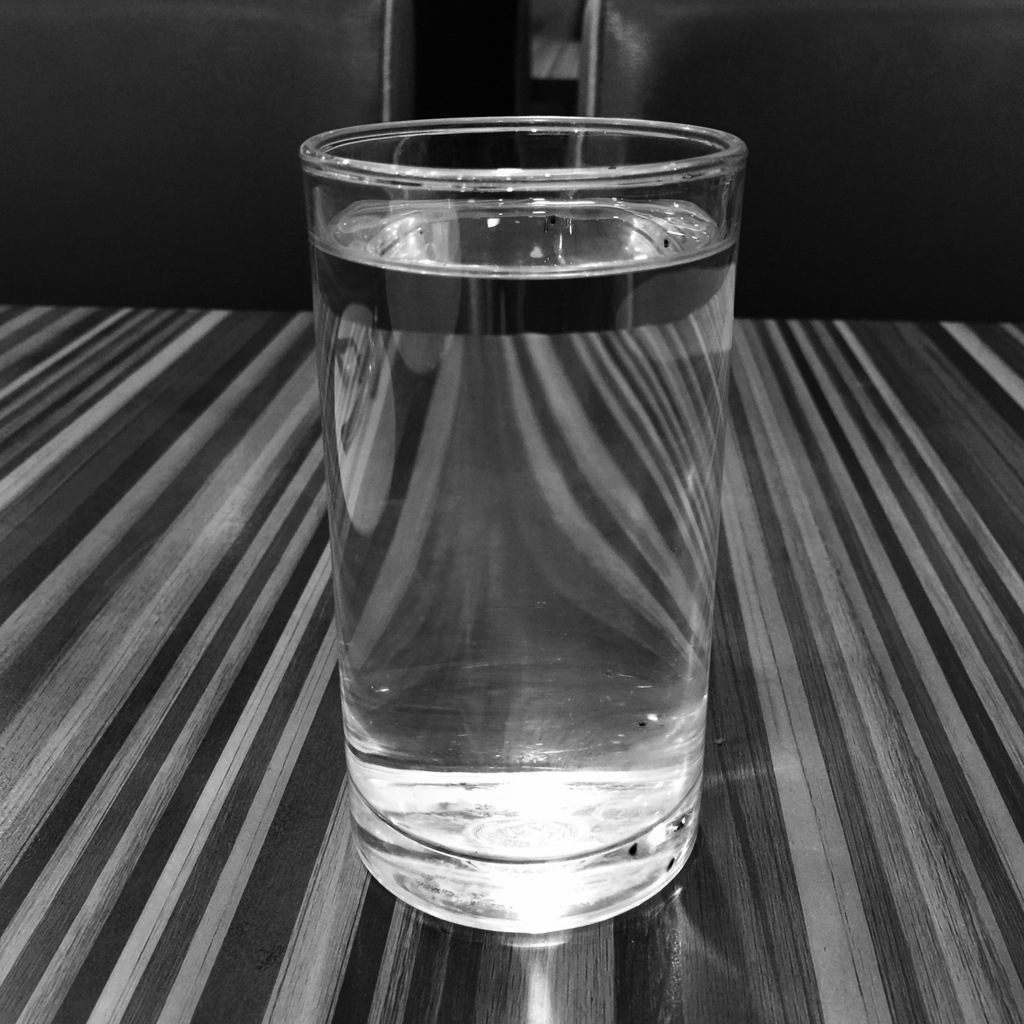 一杯の水