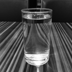 一杯の水