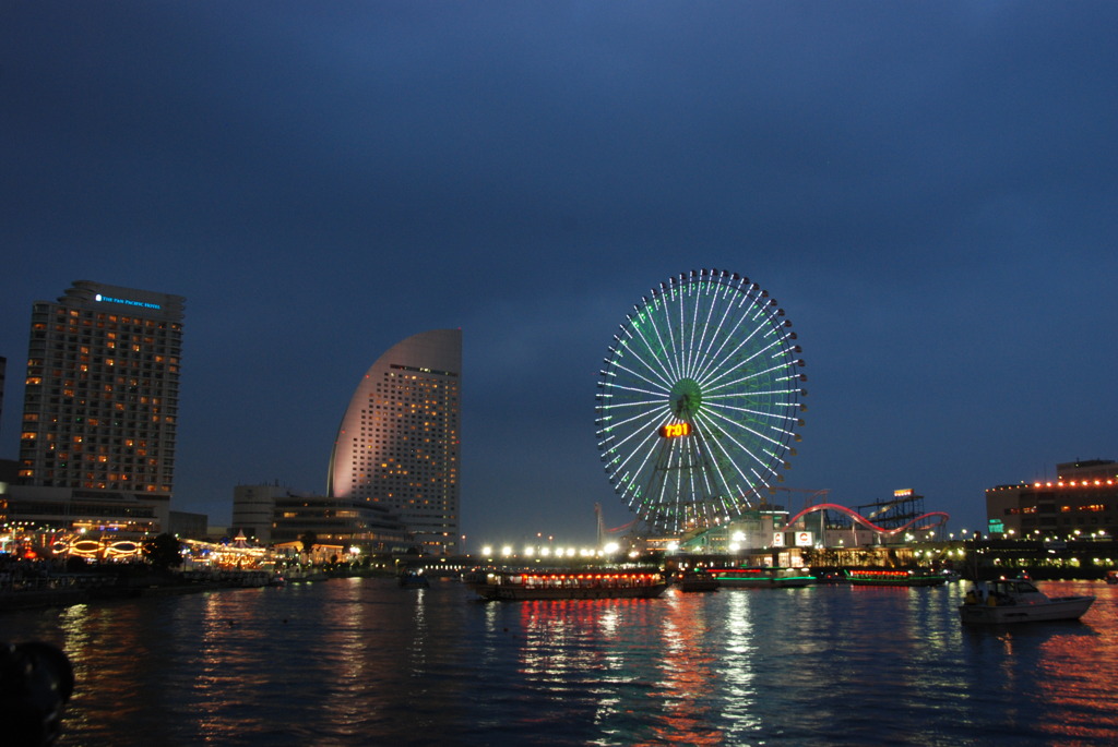 屋形船と夏の夕闇