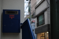 青いポスト