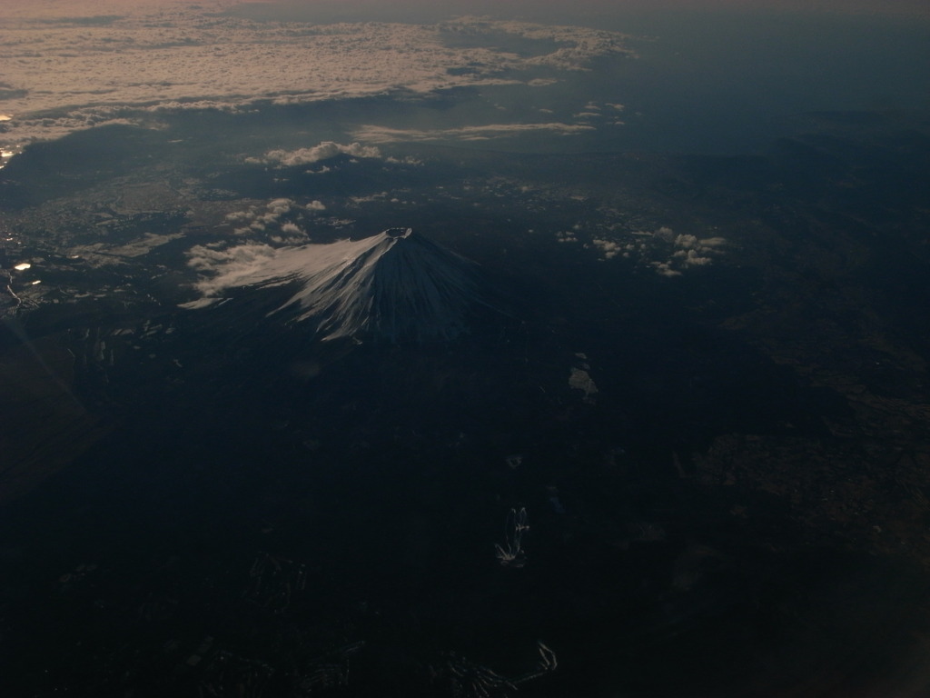 富士山火口を見下ろす。。。