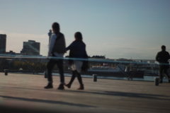 ガラスに写る世界