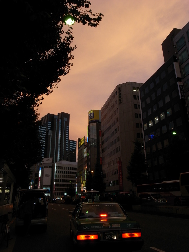 街の夕暮れ