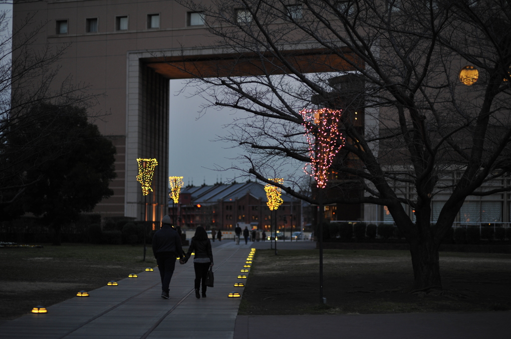 二人でくぐる道