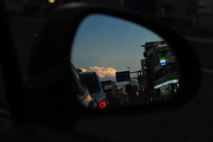 ミラー越しの夕雲