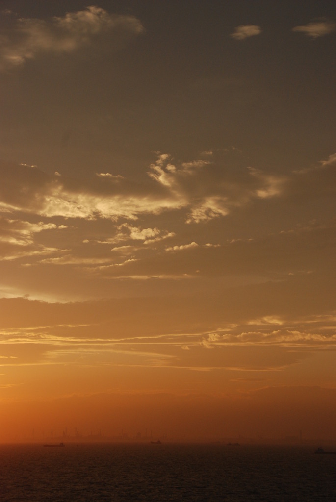 夕暮れ航海