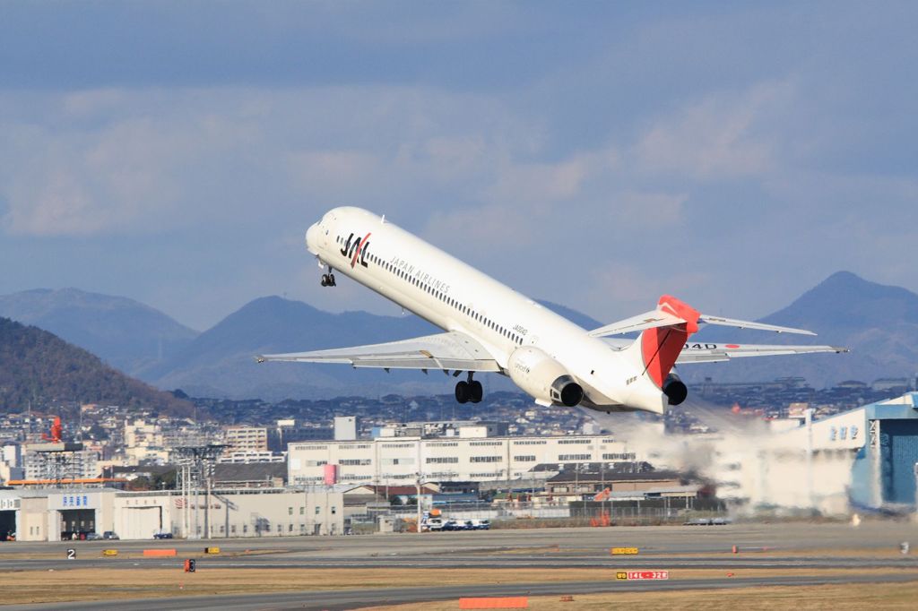 JAL MD90