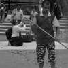 働く人と観光者