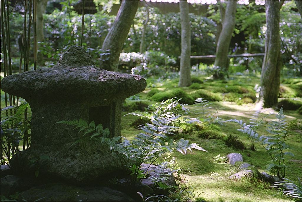 祇王寺　石灯籠
