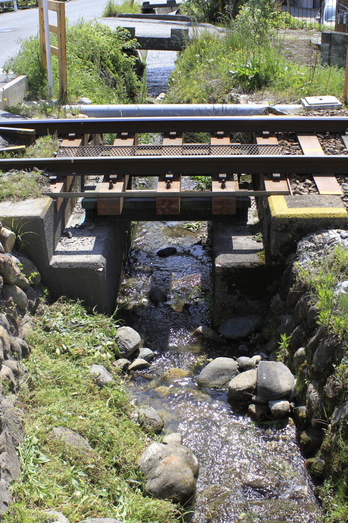 小さな鉄橋