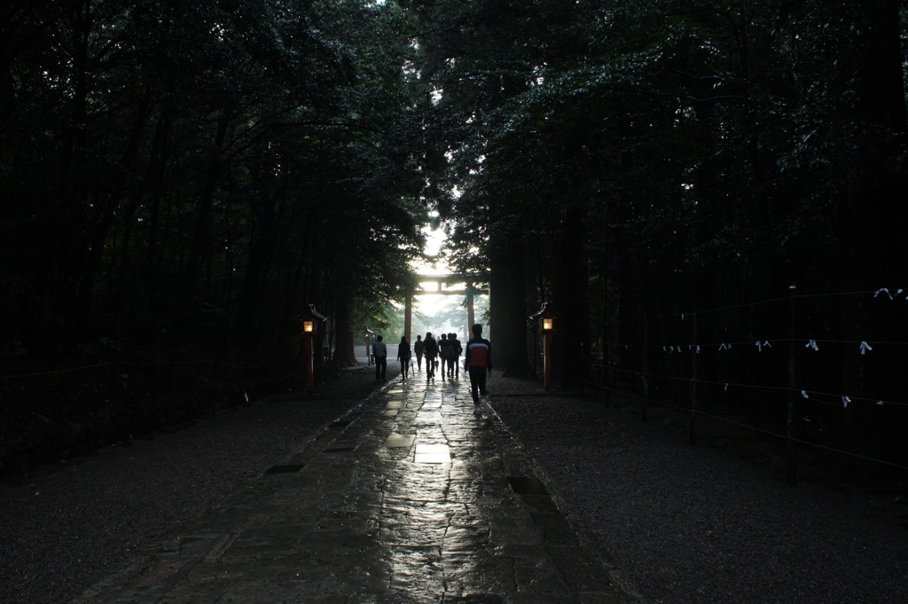 雨上がりの神社