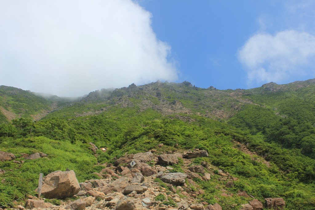 早池峰山頂を目指して