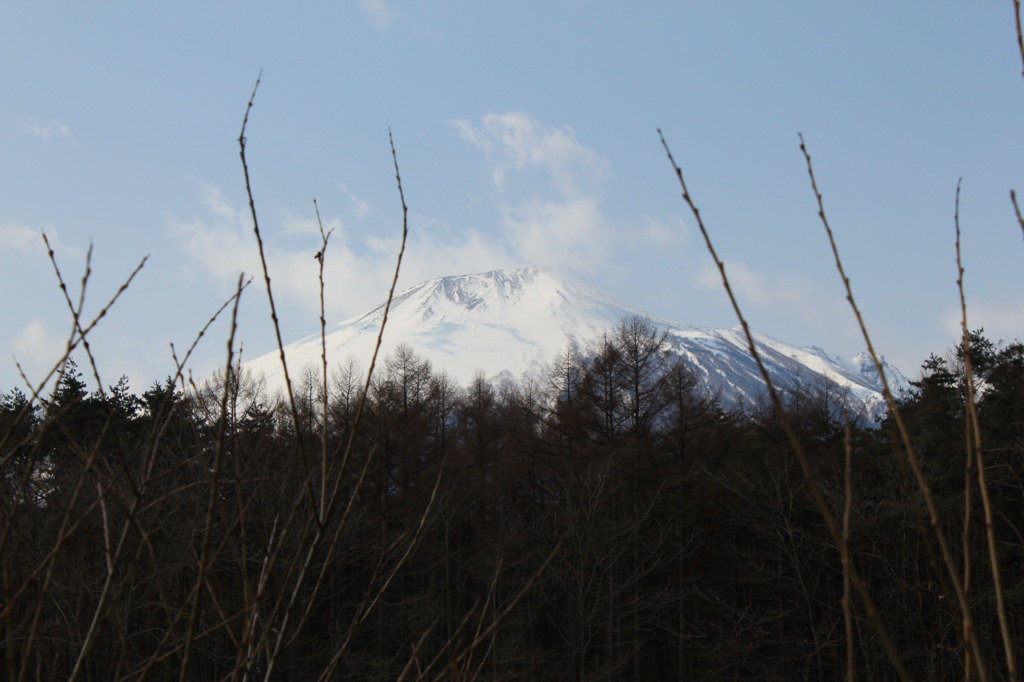 雪、山積