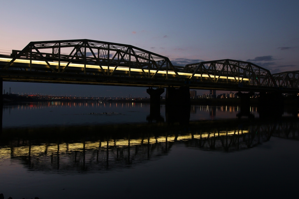 鉄橋　夜明け前