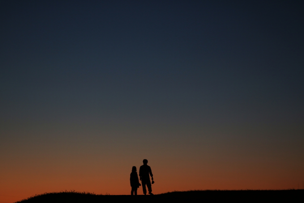 夕日の２人