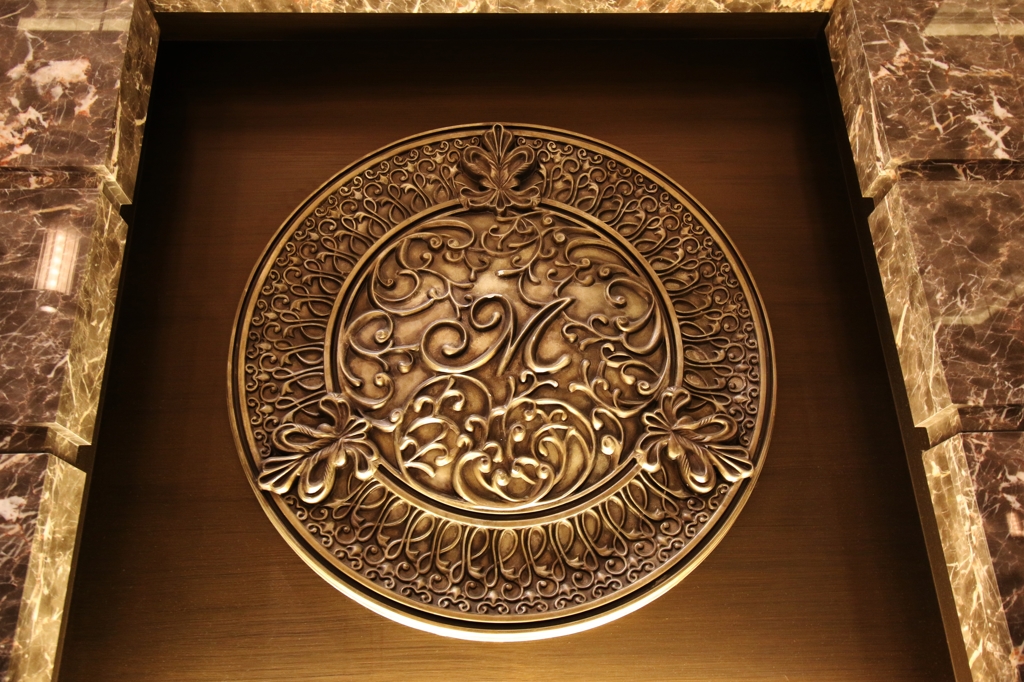 新丸ビルのエンブレム