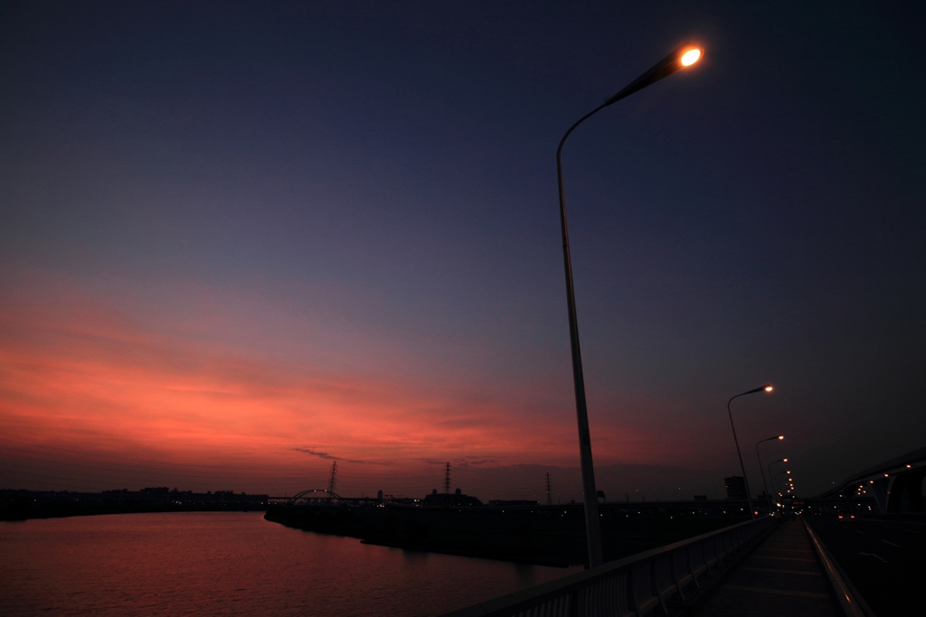 荒川夕焼け　橋の上