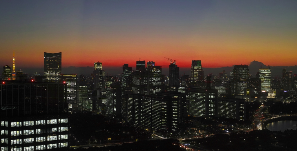 東京の夕暮れ