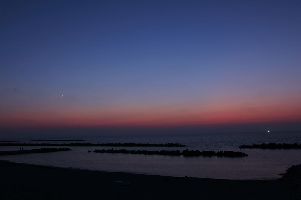 日本海の夕日後