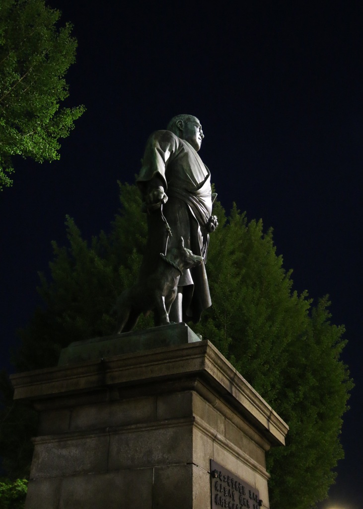 夜の西郷さん
