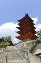 宮島にそびえ建つ、五重塔