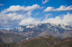 雪積もる山