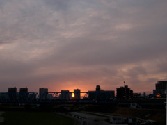 街の夕暮れ　−　多摩川　−