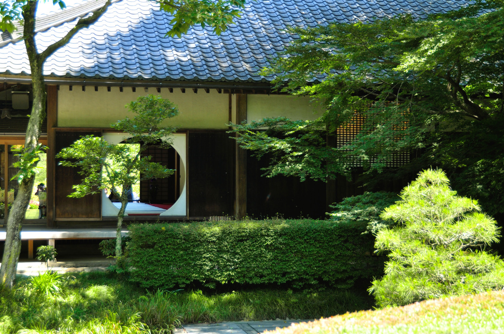 丸窓がある風景
