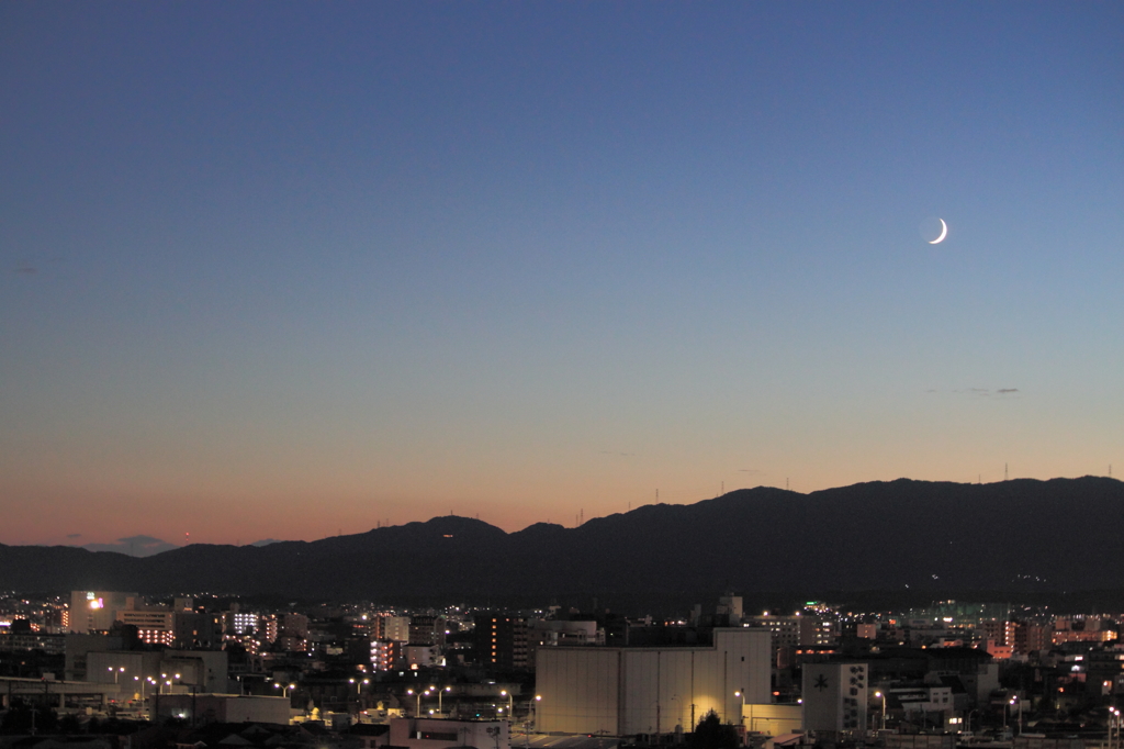 三日月のある風景