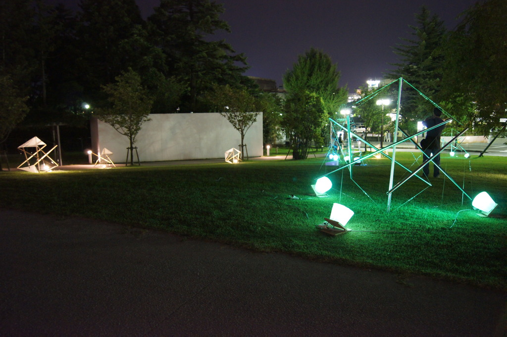 薄暗がりの公園