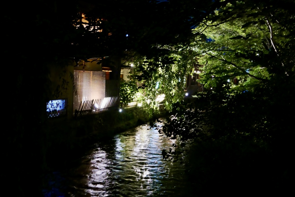 夜の祇園