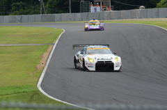 スプーンコーナーの侵入_GT-R