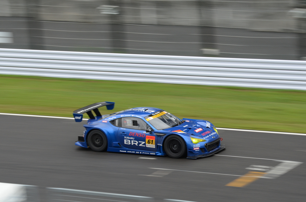ホームストレートを疾走する！BRZ