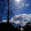 きらりと光った屋根と雲がいい～