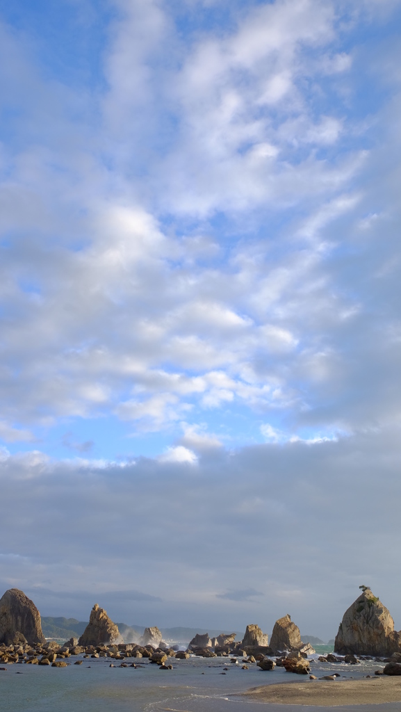 波風は強いが爽やかな空