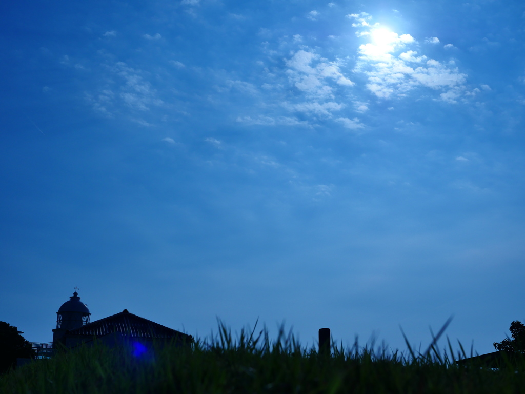 灯台と空
