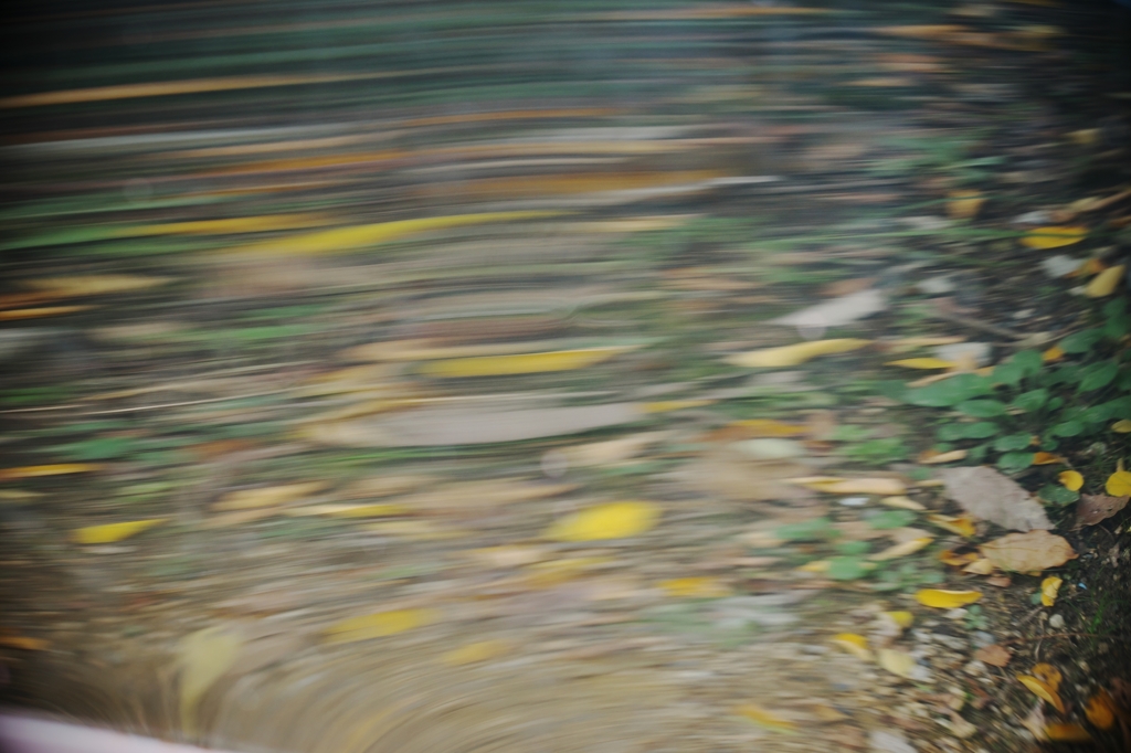 流れ落ちる足元