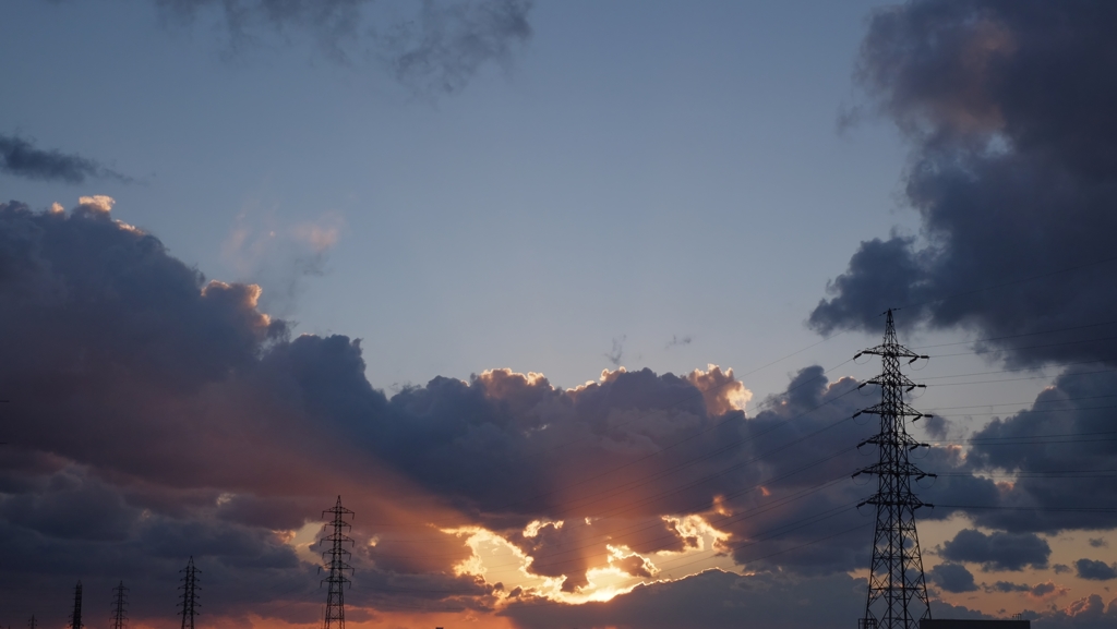 夕日を眺める鉄塔達(2014-12-06今日の空その２）