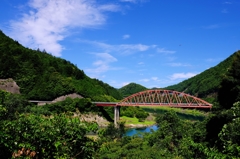 日高川に架かる橋を眺めて