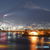 工場夜景と富士山