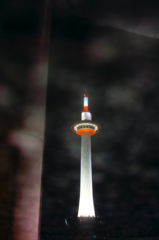 御影石に京都塔
