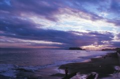 七里ガ浜から夕方の江ノ島を